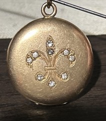 Vtg 8g W&H Wightman & Hough Co. Gold Fill Deco Photo Locket Pendant Fleur De Lis