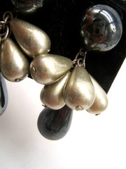 VTG MEDICI EARRINGS LARGE BEADED DANGLE DROP ON CARD