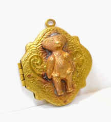 RARE EDWARDIAN GOLD FILLED LOCKET with TEDDY BEAR CAMEO ONE OF A KIND