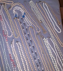 Great Lot 52 Mostly Vintage Heavier Weight Pearl Bead Necklaces Many Designs