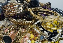 Necklace Bracelet Jewelry Lot Unsigned Over 110 Pieces Resellers All Wearable