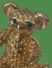 Vintage GoldTone Unique Textured Green Eyed Rhinestone Teddy Bear Brooch BX6