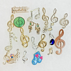 Vintage Musical Brooch Lot 21pc Treble Clef Notes Rhinestone Figural Gold Silver