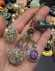 Large Lot of Vintage Singe Earrings For Crafts Aprox 2.5 lb