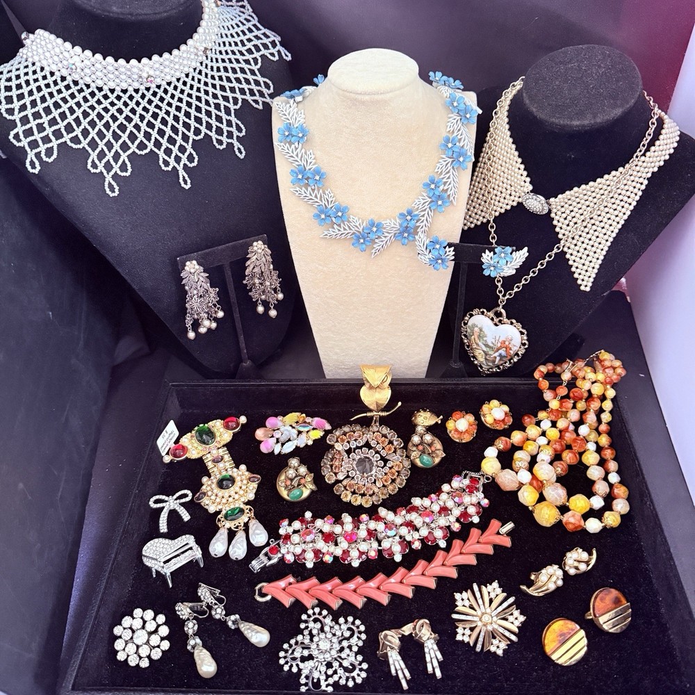 ESTATE MIRIAM HASKELL, SCHREINER, JULIANA D&E CROWN TRIFARI KRAMER & MORE-25 PCS