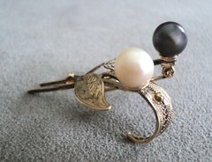 Vintage Gold Vermeil STERLING Silver 2 PEARLS Curved Leaf BROOCH Lacy – Sorrento