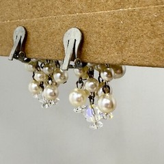 Vintage Imitation Pearl Dangle Drop Earrings Silver-Tone Mid Century Clip-on