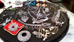 lot of vintage rhunestone jewelry please see all photos