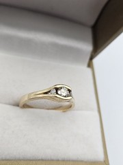 Vintage 14k yellow white gold 3 diamond ring Size 7.25 3.1 Grams Approx. .23 Tcw