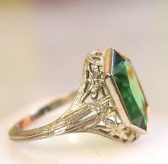 Antique Art Deco 10K White Gold Filigree Green Stone Ring sz 5.25