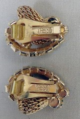 VINTAGE CLIP-ON HOBE EARRINGS