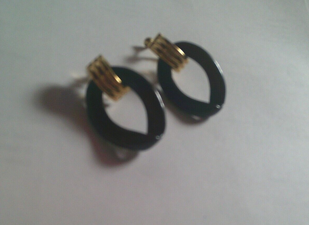 Beautiful Gold tone Black Loop Dangle Clip-on screw back Earrings