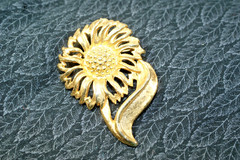 BR55 – Vintage Brooch, Costume Jewelry, Sunflower, Gold Toned, 2.25 X 1 .50 in.