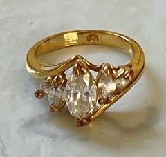 LADY REMINGTON MARQUIS CUT CRYSTAL GOLD TONE VINTAGE RING SZ 7