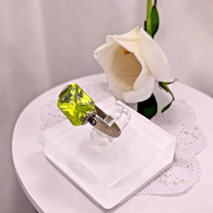 Vintage 925 Sterling Silver Faceted Green Rectangle CZ Ring, size 7.75