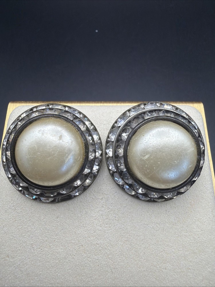 745 Vintage Channel Set Clear Rhinestones With Faux Pearl Clip On Earrings