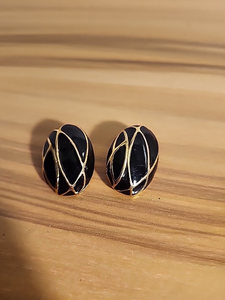 Vintage Large 1.5” Oval Black Enamel & Gold Tone Post Earrings For Pierced Ears