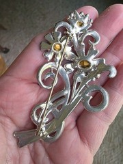 Vintage silvertone pot metal rhinestone large floral brooch