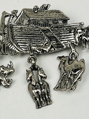 Vintage Silver Tone Large Noah’s Ark Charm Dangle Pin Brooch Animals