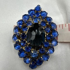 Vtg Unique Exclusive Oval Domed Blue Austrian Crystal Brooch. See pics.