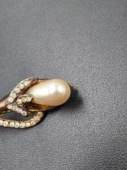 Vintage Faux Pearl&Rhinestone Gold Tone Brooch|Elegant Ribbon Leaf Pin 80s-90s