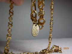 KL? KJ? KR? KP? SIGNED GOLDTONE METAL FANCY 8 AND BAR LINK CHAIN 23.5″ L 1/4″ W