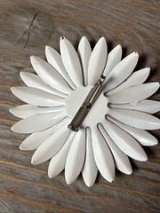 Vintage Enamel White Flower Daisy Brooch Pin Mid Century Mod 1960s 1970s