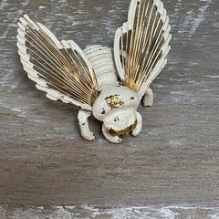 Monet Brooch Bee White Enamel Gold Tone Vintage 1 1/2″