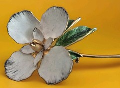 Vintage Estate Gold Plate White Orchid Flower Pin Brooch Enamel 3 3/4″×1 3/4″