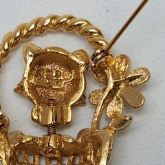VINTAGE GOLD CROWN Kitten/Cat Rhinestone Gold Tone Brooch Flower Basket Trembler