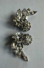 Vintage ORA Rhinestone Leaf-Swirl Brooch and Climber Earrings from late 1950s