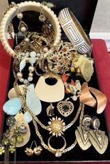 Vintage Estate Costume Jewelry Lot ! MONET, TRIFARI and more!
