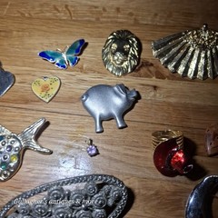 Vintage mixed Costume Jewelry brooch Lot + Etc Rhinestones Hair barrettes Charms