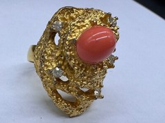 VINTAGE GOLD TONE FAUX CORAL CRYSTAL TEXTURED COCKTAIL FREE FORM RING SIZE 7.5