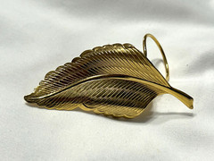 Vintage Leaf Gold Tone Textured Scarf Clip Clasp with Strong Clasp JM5