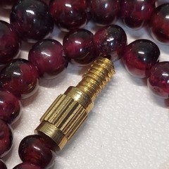 VTG Natural Garnet Graduated Hand Cut Bead Necklace 18.1″ Gold Tone Clasp 25.15g