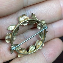 Krementz Copper Tone Gold Plated Round Leaf Rose Pin Brooch Signed Vtg Wreath