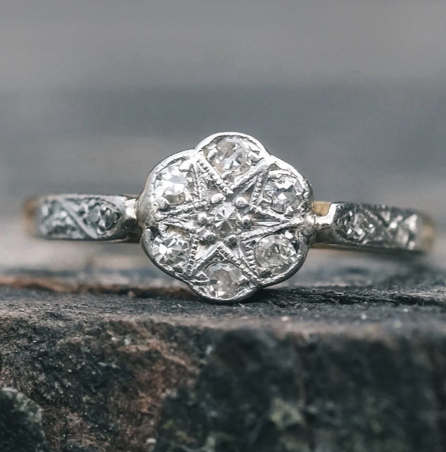 Antique 1920s Art Deco 18K Gold & Platinum Diamond Daisy Ring / Size 4