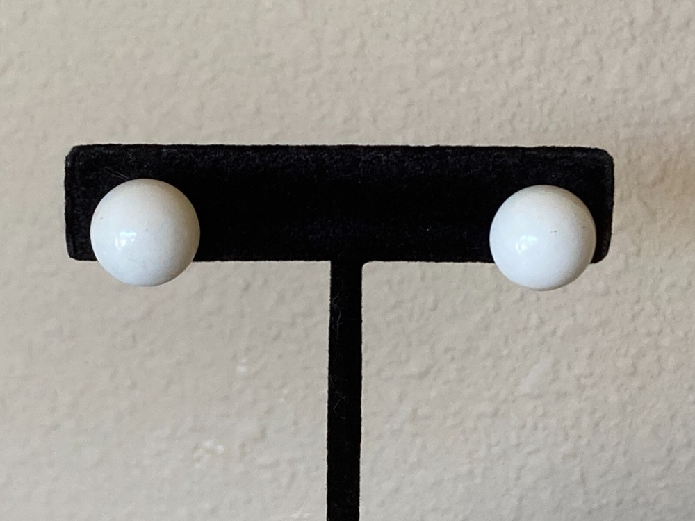 Vintage White Painted Metal Small Stud Button Earrings – Clip On