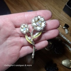 Vintage mixed Costume Jewelry brooch Lot + Etc Rhinestones