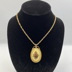 Vintage Floral Roses Cameo Pendant Necklace 23” Rope Chain Gold Tone