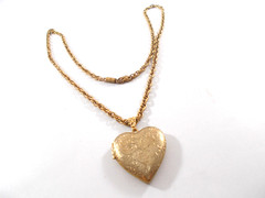 1928 Jewelry Company Gold Tone Heart Photo Locket Pendant Necklace Free Shipping