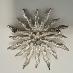 Vintage Silver Tone Starburst Sun Design Glitzy Crystal Rhinestones Brooch/Pin