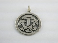 Mexican Sterling Silver Triple Mushroom Flower Pendant 925 3.1g 19mm Diameter