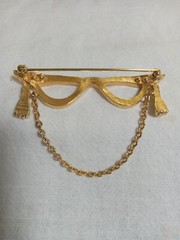 Vtg 1960’s AVON Cats Eye Glasses Chain Rhinestone Gold Tone Brooch – Hang…