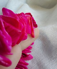 Vintage 1980s Hot Pink Dyed Shell Chunk Bracelet Stretchy Statement Retro Boho