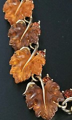 Signed Vintage Lisner Two Tone Amber/Brown Thermoset Oak Leaf Parure Set