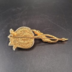 Vin 2.5 in Retro Flower Brooch Gold Tone Cream Colored Rose Hard Plastic