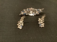 Vintage Juliana costume jewelry blue rhinestone pin/ earings, lovely