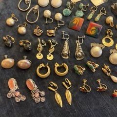 HUGE Lot Vintage Clip On Screw back Earrings Gold Tone Silver Tone 47 Pairs